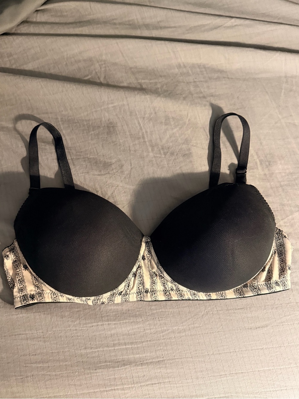 38B • Wire Free Lightly lined• Clovia • Bra black and beige